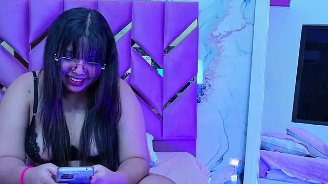 innocenthazel online show from December 2, 2025, 3:34 am