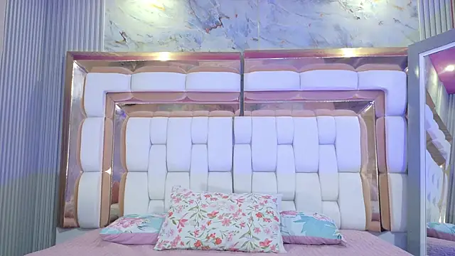 innocenthazel online show from February 13, 2026, 3:13 am