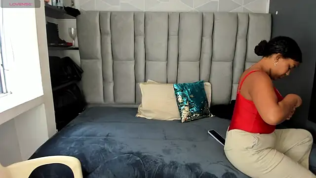 Natasha rose   online show from December 19, 2025, 7:43 pm