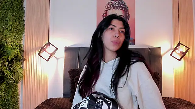 Snapshot of Cassie_bloom chatting on November 3, 2025, 8:21 pm Cassie bloom online show from November 3, 2025, 8:21 pm