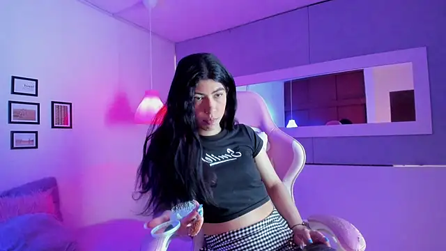 Snapshot of Cassie_bloom chatting on November 5, 2025, 8:42 pm Cassie bloom online show from November 5, 2025, 8:42 pm