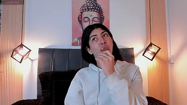 Snapshot of Cassie_bloom chatting on November 9, 2025, 8:07 pm Cassie bloom online show from November 9, 2025, 8:07 pm