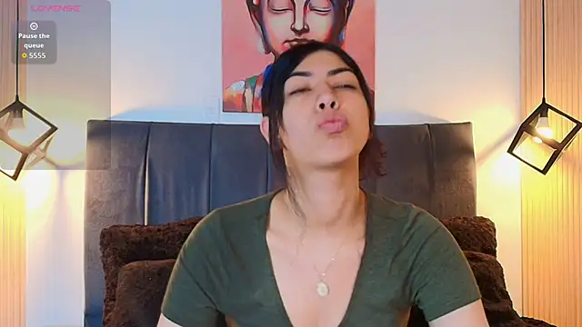 Snapshot of Cassie_bloom chatting on November 21, 2025, 8:07 pm Cassie bloom online show from November 21, 2025, 8:07 pm