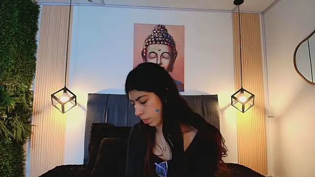 Snapshot of Cassie_bloom chatting on December 4, 2025, 7:44 pm Cassie bloom online show from December 4, 2025, 7:44 pm