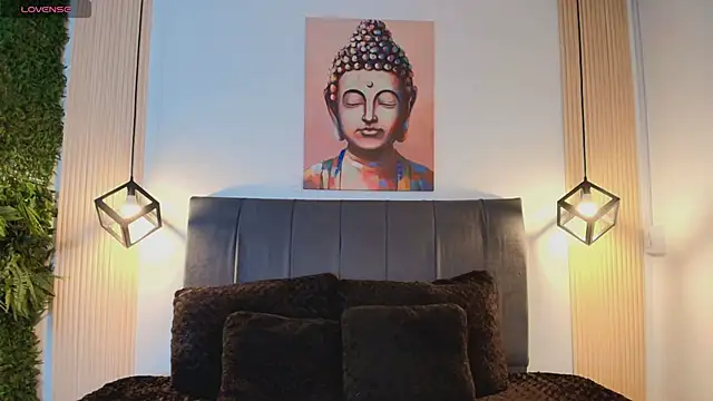 Snapshot of Cassie_bloom chatting on December 14, 2025, 8:13 pm Cassie bloom online show from December 14, 2025, 8:13 pm