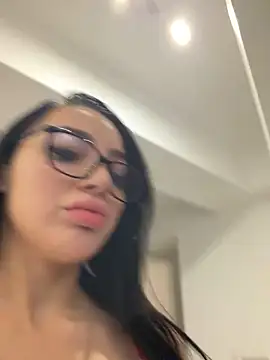 Mia Splash online show from December 21, 2025, 3:19 pm