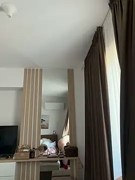 Mia Splash online show from April 8, 2026, 5:40 am