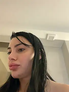 Snapshot of Mia_Splash chatting on June 1, 2026, 10:50 am Mia Splash online show from June 1, 2026, 10:50 am