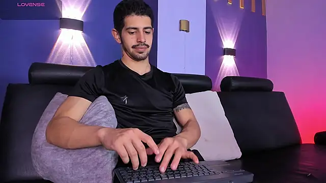 AlejandroStormm online show from June 7, 2026, 5:44 am