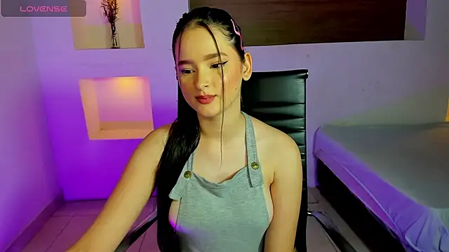 Snapshot of JasmineBella0 chatting on February 27, 2025, 12:43 am JasmineBella0 online show from February 27, 2025, 12:43 am