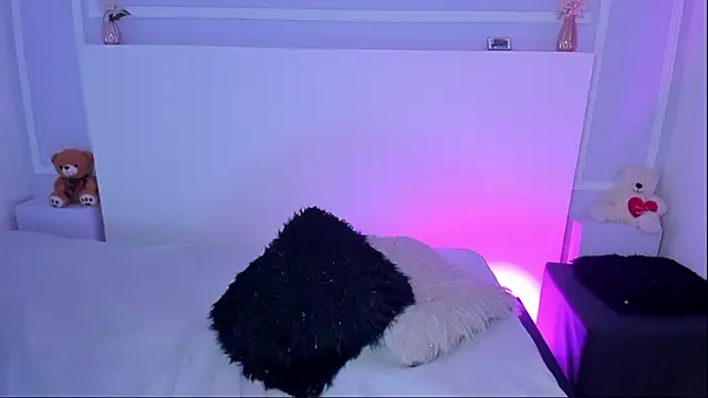 Snapshot of JasmineBella0 chatting on October 15, 2025, 3:45 pm JasmineBella0 online show from October 15, 2025, 3:45 pm