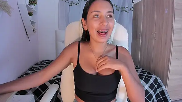 Emma lorense22 online show from December 2, 2025, 7:09 pm