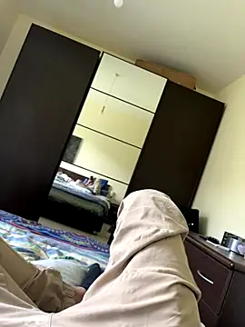 Snapshot of mikekmi21 chatting on December 15, 2025, 11:25 am mikekmi21 online show from December 15, 2025, 11:25 am