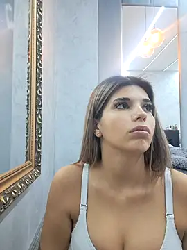 Bella Posh online show from October 10, 2025, 5:06 am