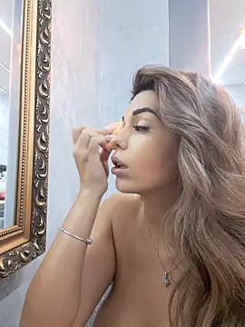 Bella Posh online show from November 23, 2025, 9:20 am