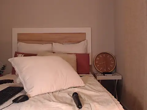 Bee Bella1 online show from September 14, 2025, 6:29 pm