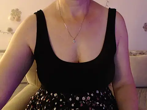 Snapshot of YourfantasyGiuly chatting on July 1, 2026, 6:37 am YourfantasyGiuly online show from July 1, 2026, 6:37 am