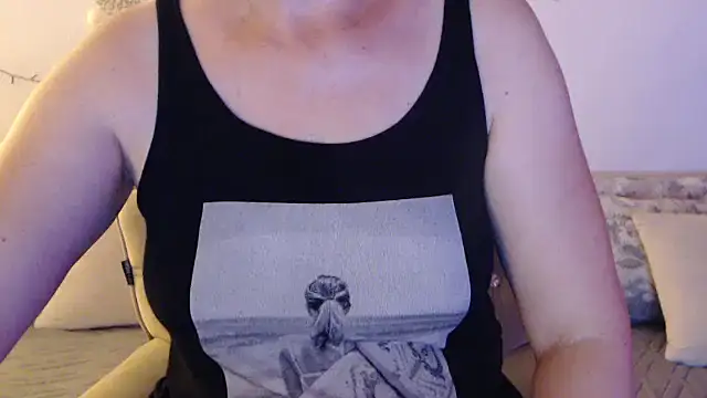 Snapshot of YourfantasyGiuly chatting on July 1, 2026, 7:35 pm YourfantasyGiuly online show from July 1, 2026, 7:35 pm