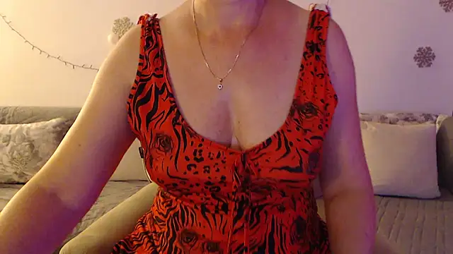 Snapshot of YourfantasyGiuly chatting on July 8, 2026, 5:28 pm YourfantasyGiuly online show from July 8, 2026, 5:28 pm