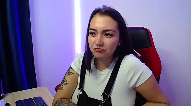 Snapshot of Luna_kitty chatting on February 25, 2025, 7:36 pm Luna kitty online show from February 25, 2025, 7:36 pm