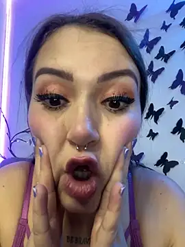 Snapshot of Luna_kitty chatting on November 15, 2025, 12:56 pm Luna kitty online show from November 15, 2025, 12:56 pm