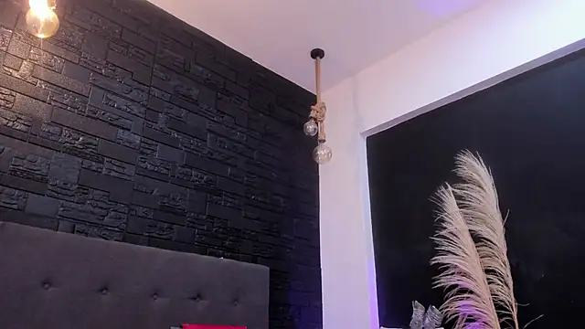 Maite Smith  online show from December 5, 2025, 12:47 pm