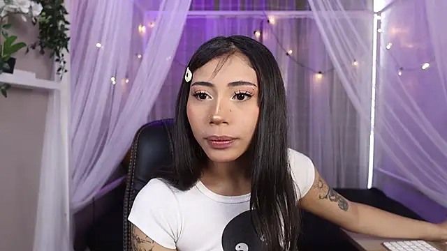 Snapshot of nanii_velvett chatting on October 18, 2025, 12:50 pm nanii velvett online show from October 18, 2025, 12:50 pm
