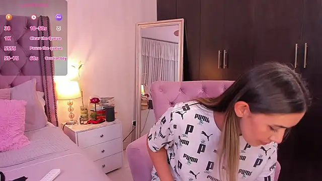 natashaleightt online show from September 13, 2025, 11:59 pm