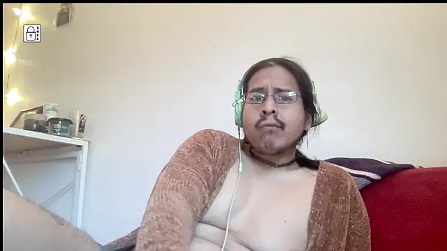 Snapshot of erikcrack05 chatting on March 18, 2025, 9:32 pm erikcrack05 online show from March 18, 2025, 9:32 pm