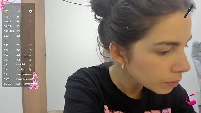 jessyegoldenn online show from February 12, 2026, 8:37 pm