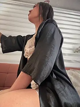 Snapshot of MichelleDiaz_Pink chatting on November 14, 2025, 4:28 pm MichelleDiaz Pink online show from November 14, 2025, 4:28 pm