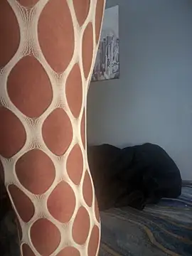 Snapshot of MichelleDiaz_Pink chatting on November 27, 2025, 5:15 pm MichelleDiaz Pink online show from November 27, 2025, 5:15 pm