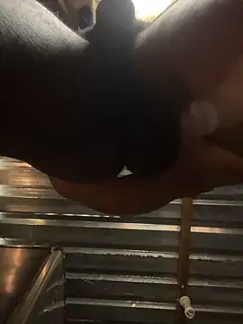 BttmGuy01 online show from October 18, 2025, 1:23 pm