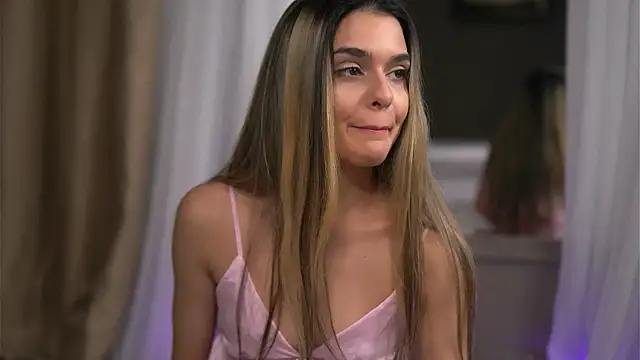 RobertaRosetti online show from December 18, 2025, 10:32 am