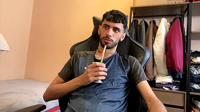 Snapshot of iendriw chatting on November 5, 2025, 7:14 pm iendriw online show from November 5, 2025, 7:14 pm