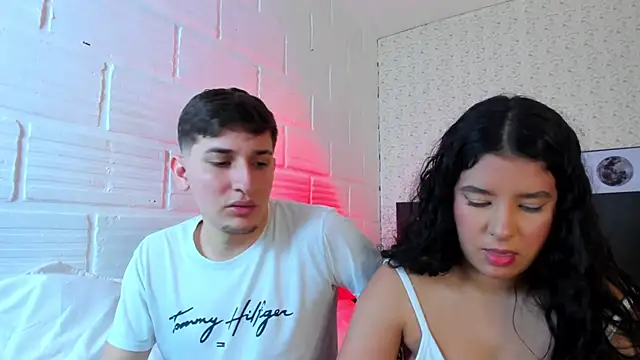 Snapshot of BonnieeAndClyde chatting on September 15, 2025, 4:29 pm BonnieeAndClyde online show from September 15, 2025, 4:29 pm