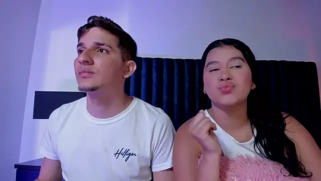 Snapshot of BonnieeAndClyde chatting on October 13, 2025, 6:52 pm BonnieeAndClyde online show from October 13, 2025, 6:52 pm