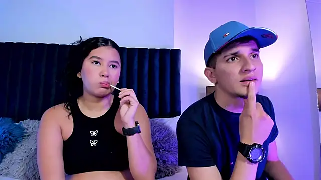 Snapshot of BonnieeAndClyde chatting on October 16, 2025, 9:05 pm BonnieeAndClyde online show from October 16, 2025, 9:05 pm