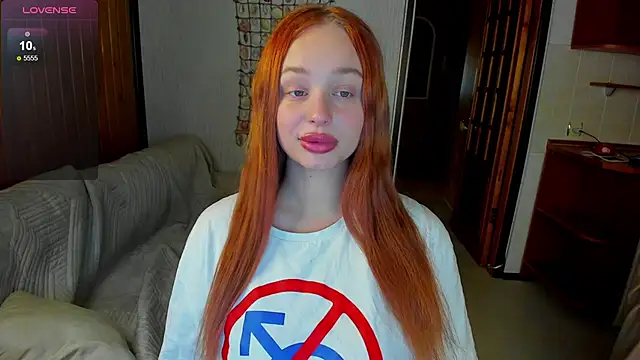 Snapshot of cutee_selena chatting on February 22, 2025, 9:15 pm cutee selena online show from February 22, 2025, 9:15 pm