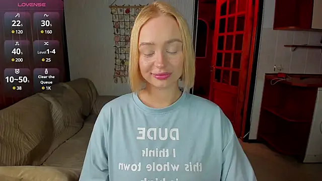 Snapshot of cutee_selena chatting on March 7, 2025, 10:54 pm cutee selena online show from March 7, 2025, 10:54 pm