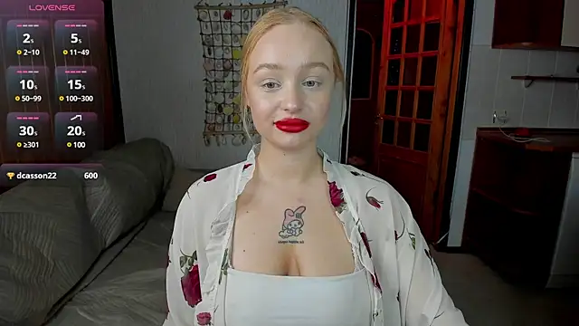 Snapshot of cutee_selena chatting on March 9, 2025, 8:10 pm cutee selena online show from March 9, 2025, 8:10 pm