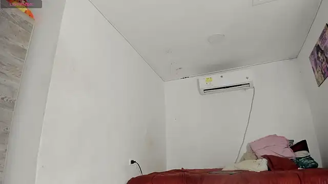 flor herrera01 online show from October 16, 2025, 3:29 am