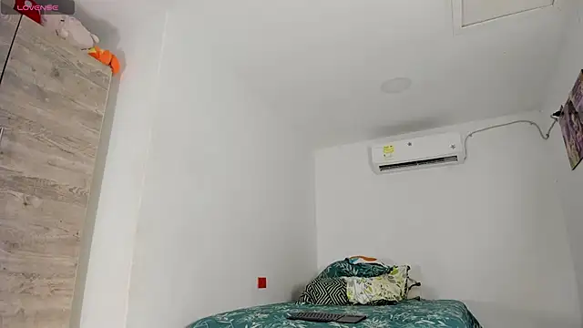 flor herrera01 online show from December 22, 2025, 3:58 am