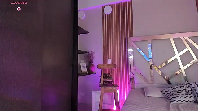 sweetviolet   online show from February 12, 2026, 12:22 pm