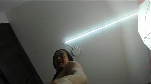 Snapshot of ava-am chatting on March 9, 2025, 12:31 am ava-am online show from March 9, 2025, 12:31 am