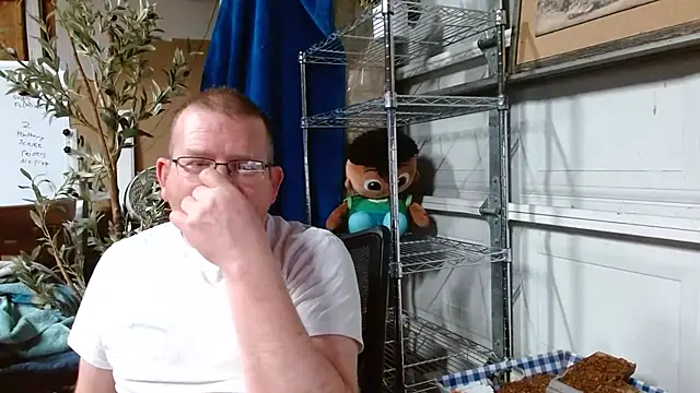 Randomoldguy615 online show from February 25, 2025, 1:09 am