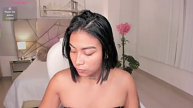 Snapshot of Ivyy_Moon_ chatting on December 16, 2025, 1:21 am Ivyy Moon online show from December 16, 2025, 1:21 am