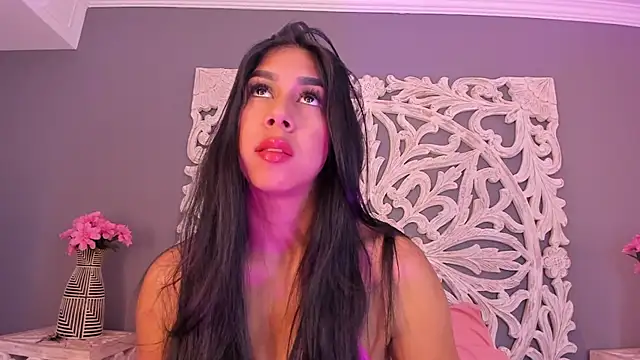 Snapshot of AnnieGibbyns chatting on December 5, 2025, 8:38 pm AnnieGibbyns online show from December 5, 2025, 8:38 pm