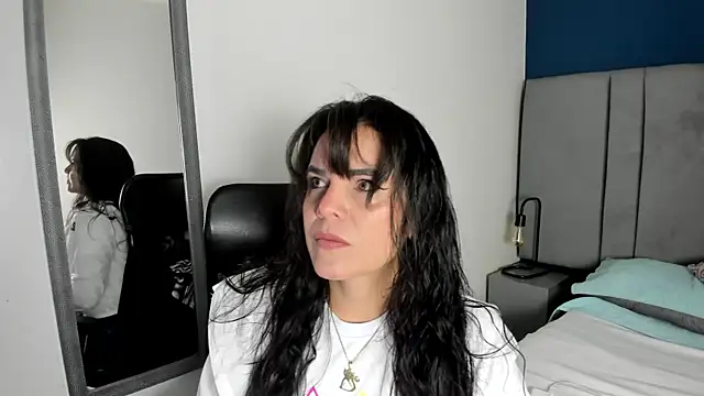 Snapshot of laura_hotties chatting on January 10, 2026, 1:02 pm laura hotties online show from January 10, 2026, 1:02 pm