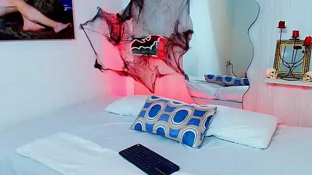 Snapshot of ZaraRousse chatting on October 19, 2025, 10:21 pm ZaraRousse online show from October 19, 2025, 10:21 pm